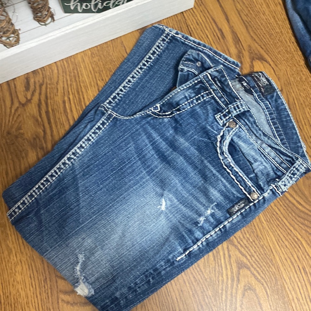 Silver Aiko Distressed Capri Denim - size 29/25
